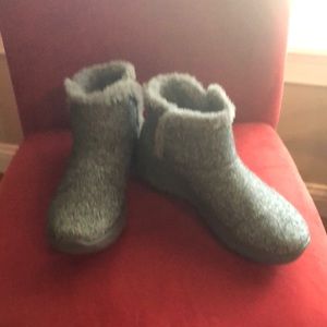 Sketchers booties. Cozy and warm fur lined.
